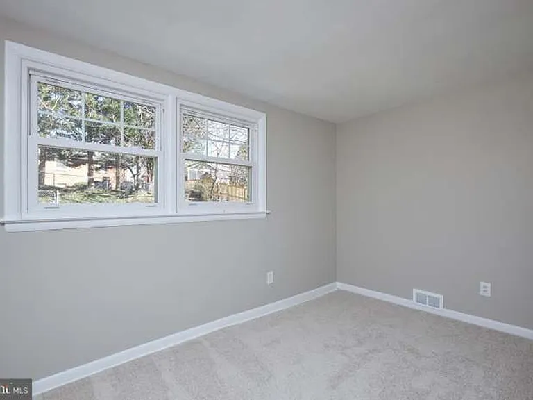 221 Dale Dr — Photo 24
