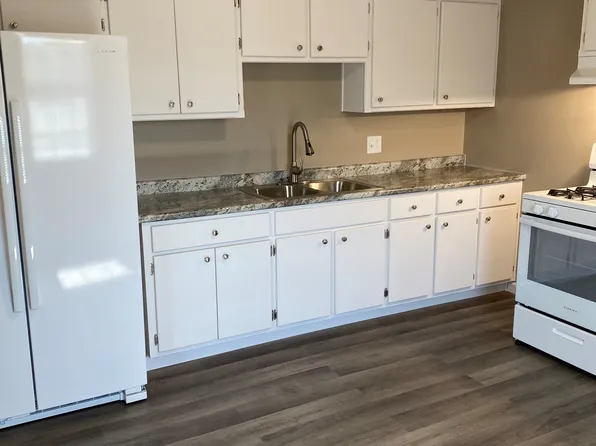 300 W 9th St, Henrietta, MO 64036