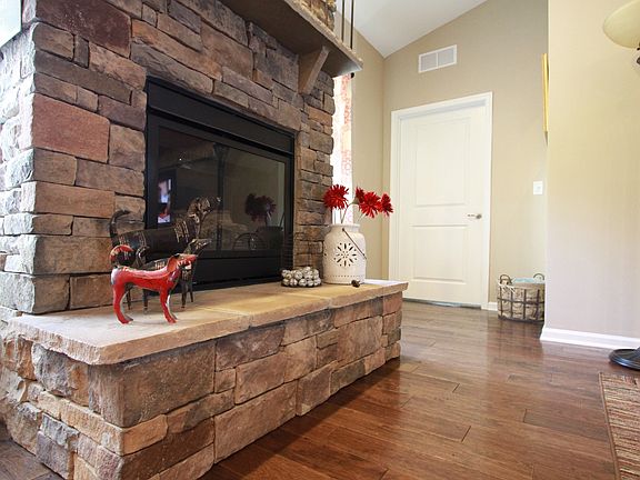 4th image of 7862 Avaleen Cir N