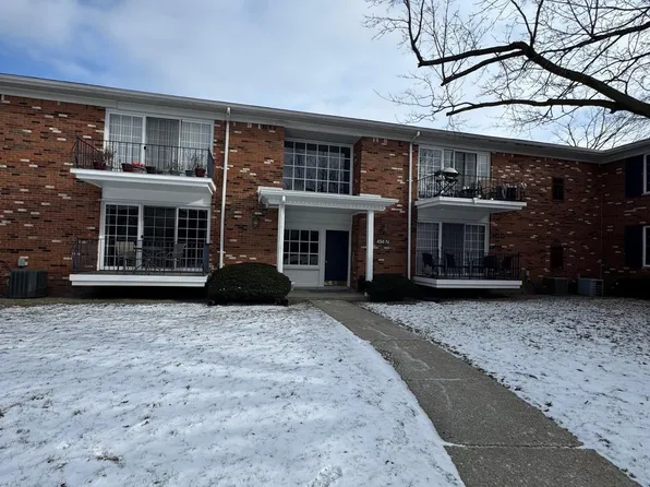 494 Fox Hills Dr N APT 4, Bloomfield Hills, MI 48304