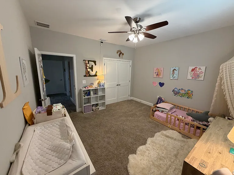 569 W Pine St — Photo 12