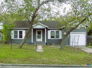 1005 Manor Dr, Victoria, TX 77901