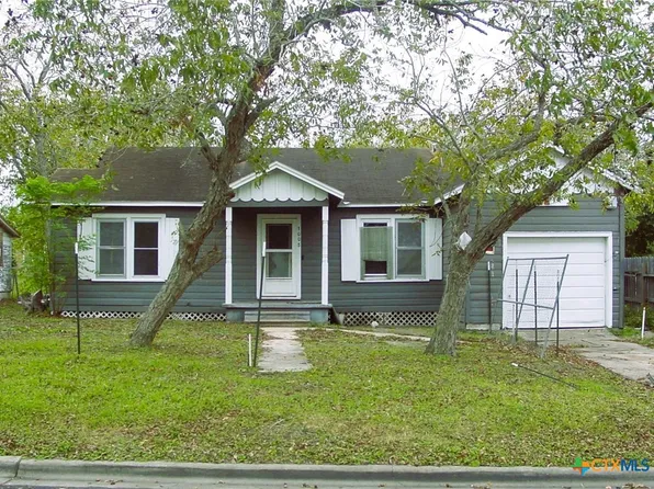 1005 Manor Dr, Victoria, TX 77901