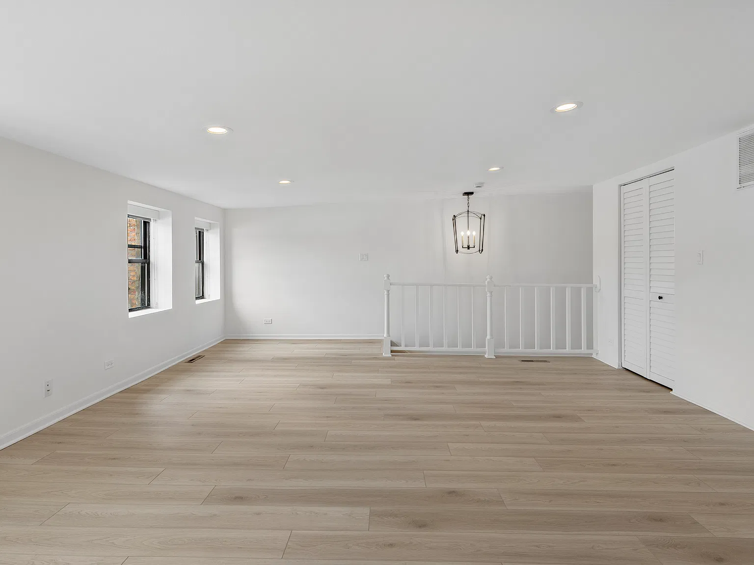 2 bed, 1100 sqft, $4,595 — Photo 1