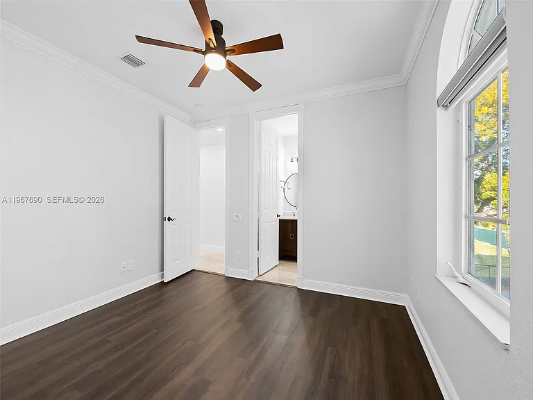 827 SE 2nd Ct — Photo 27