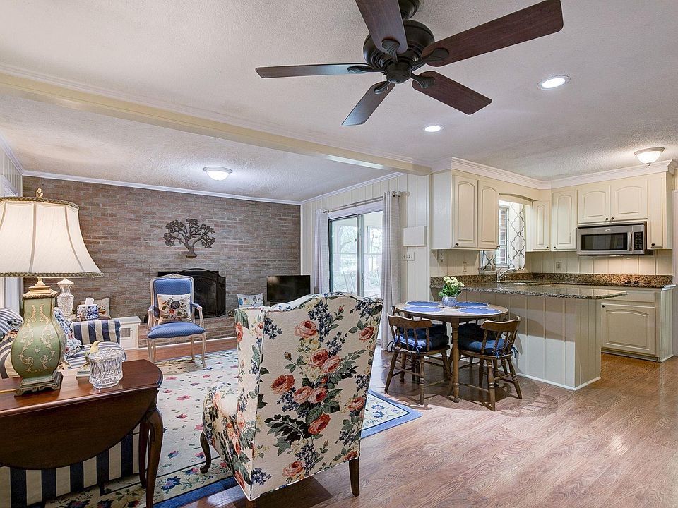 1st image of 1126 Mathis Ct