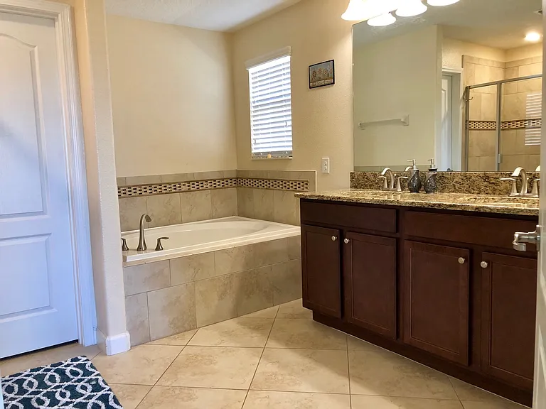 1646 Thetford Cir — Photo 19