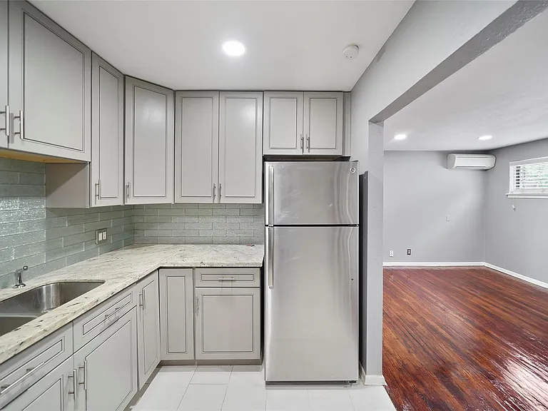 311 Hawthorne St #1 — Photo 9