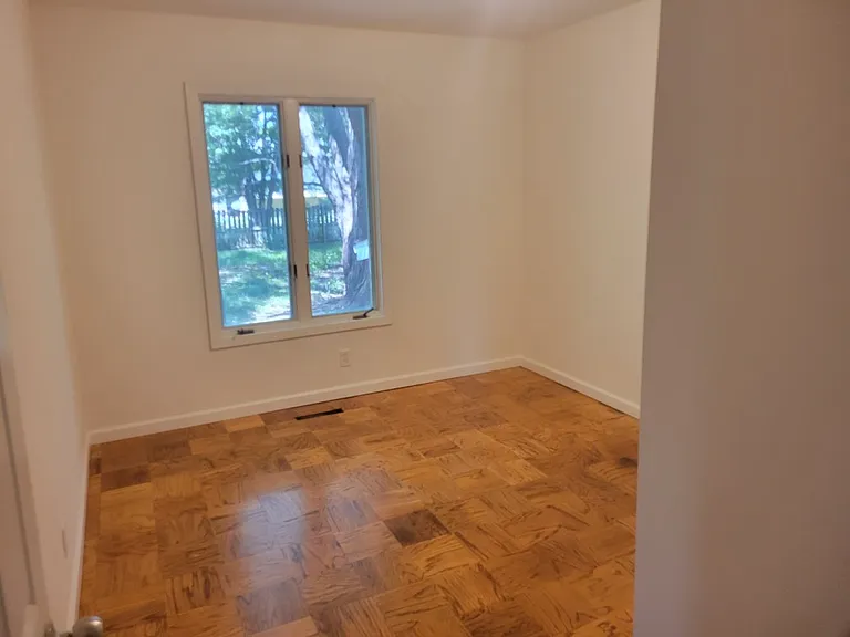 305 Naples Dr — Photo 11