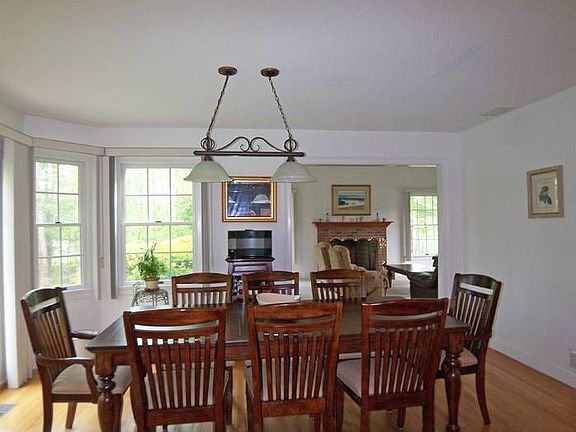 Kitchen/ Eating Area