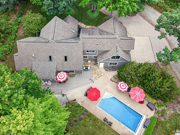 2nd image of 9443 Club House Dr W