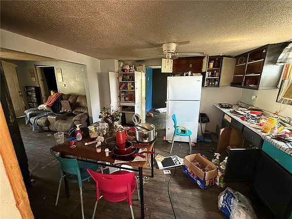 5th image of 3801 E Hickory St