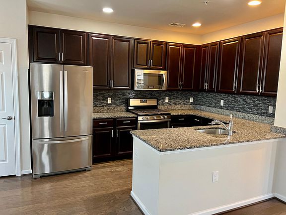 4th image of 16870 Porters Inn Dr