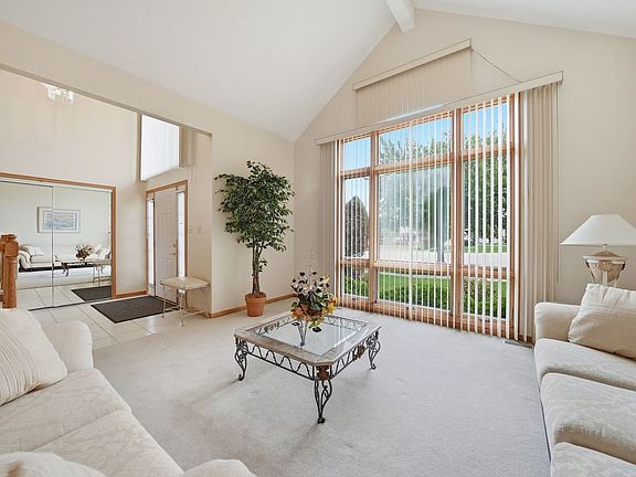 3rd image of 634 Primrose Cir