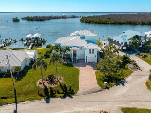 3807 San Carlos Dr, Saint James City, FL 33956