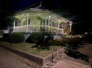 720 S 3rd St, De Soto, MO 63020