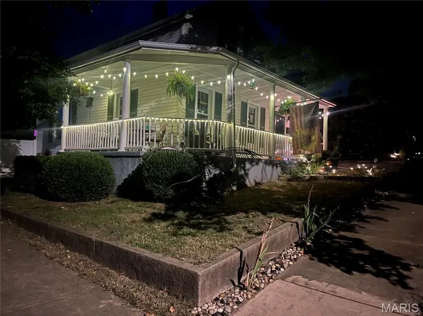 720 S 3rd St, De Soto, MO 63020