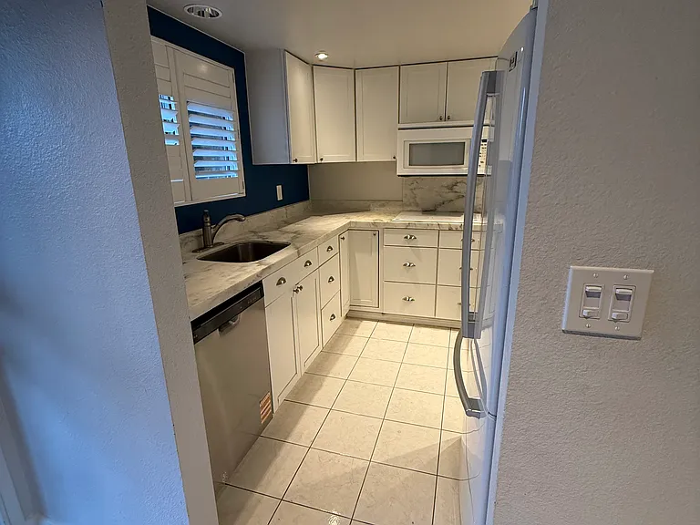 4240 Menlo Ave #12 — Photo 5