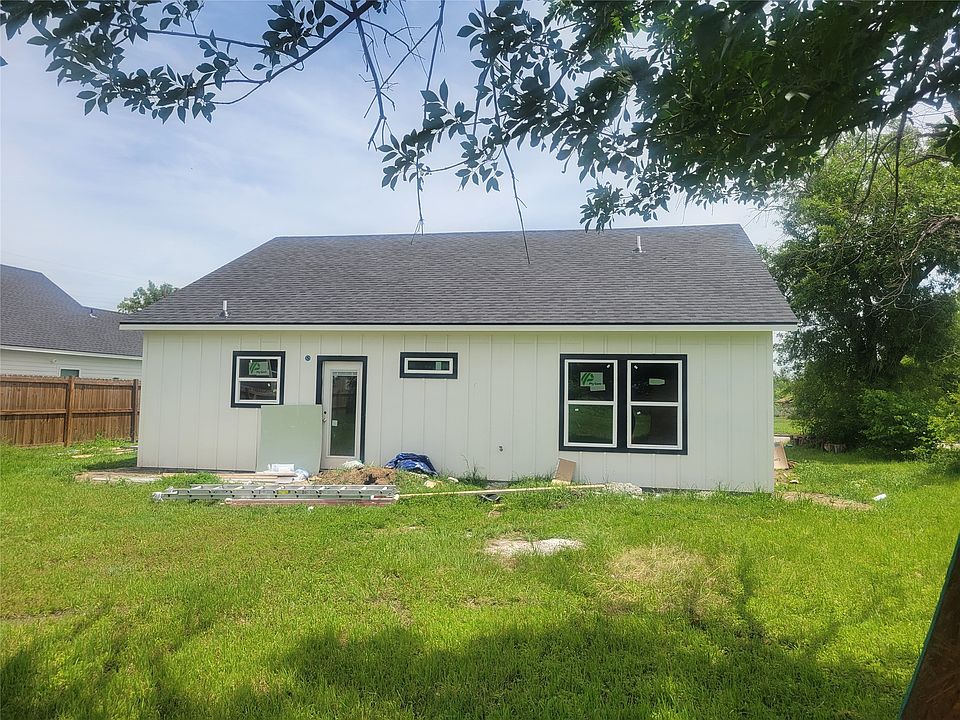 2nd image of 1609 2nd St
