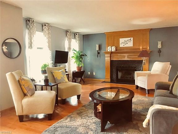 4th image of 558 Oakcrest Dr