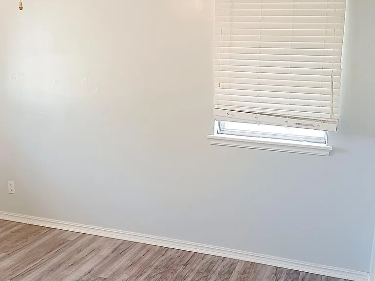 648 W Beam Ave — Photo 15