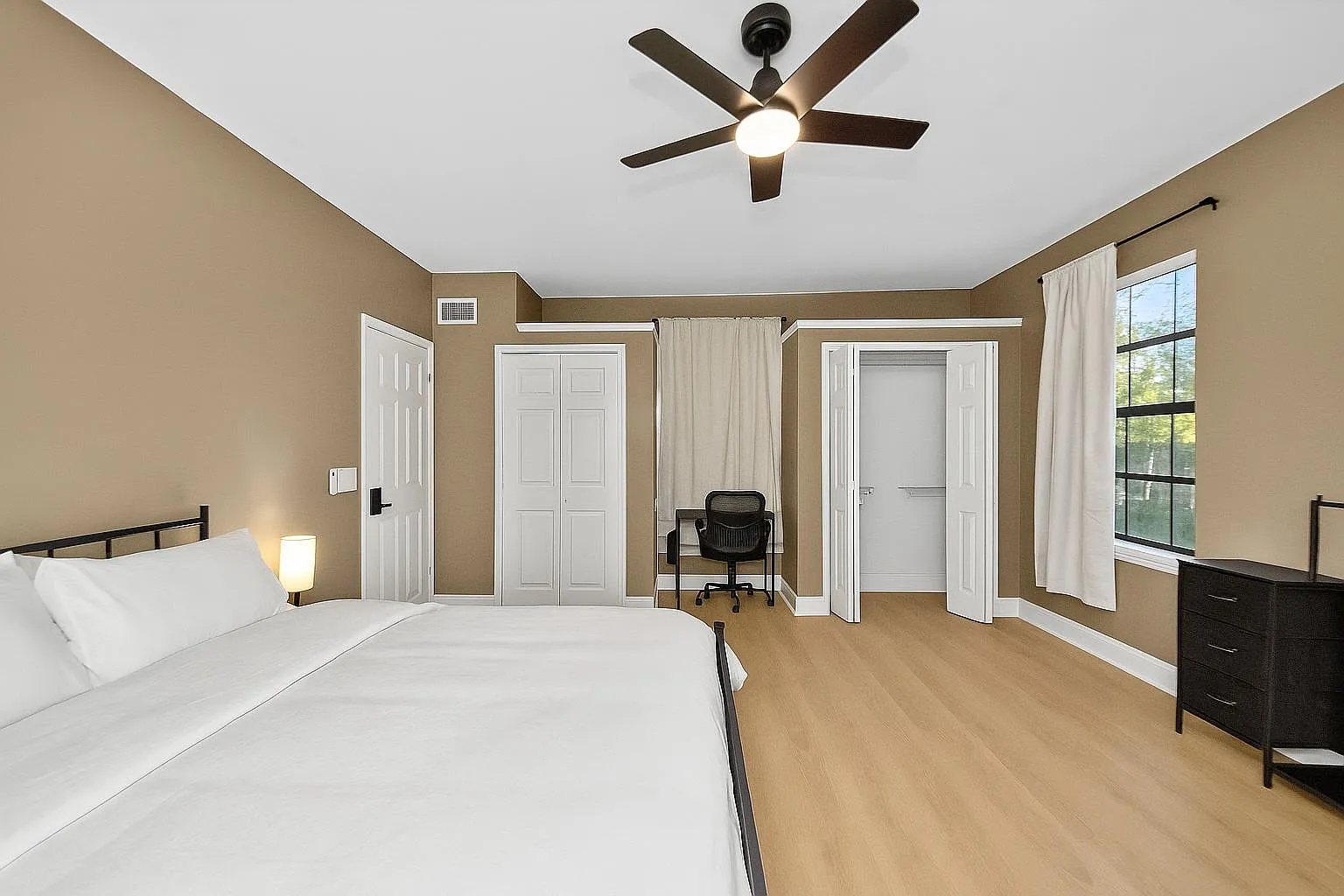 4 bed, 3.0 bath, 1800 sqft, $910 — Photo 3