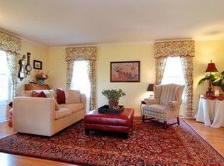 1517 Allen Ln, St Charles, IL 60174