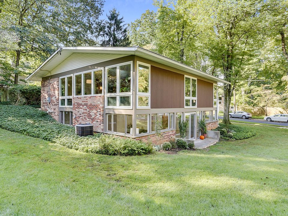 A Mid-century Modern Classic by Charles Goodman