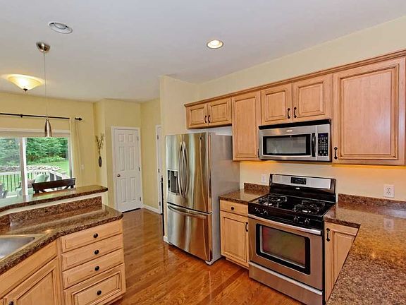5th image of 6 River Rock Dr