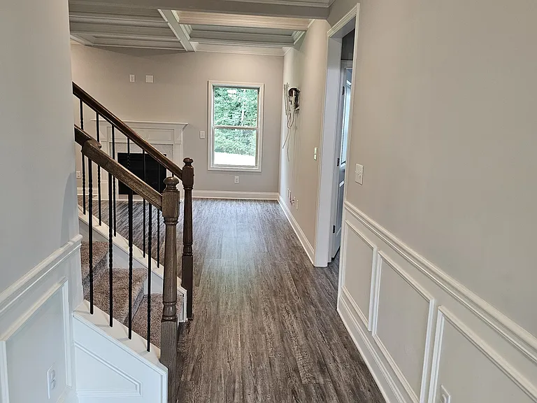 352 Newshaw Dr — Photo 2