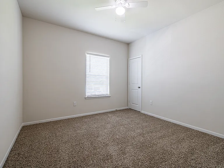 The Grove Apartments — Photo 10