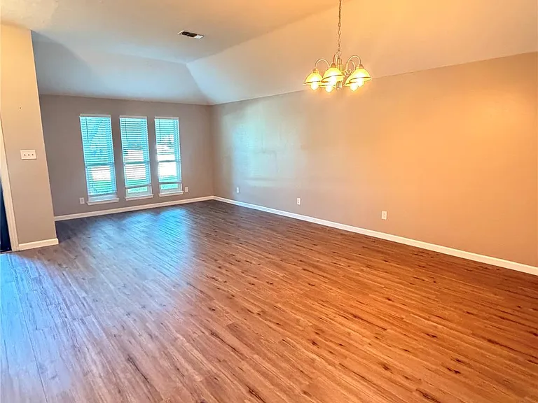 4817 Falcon Forest Dr — Photo 4