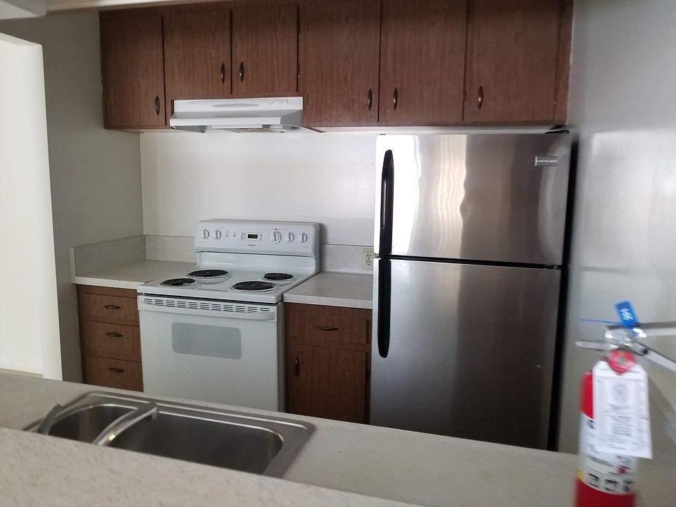 1st image of 10 Birch St APT 106