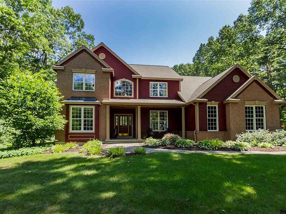 1st image of 8 Winding Brook Dr