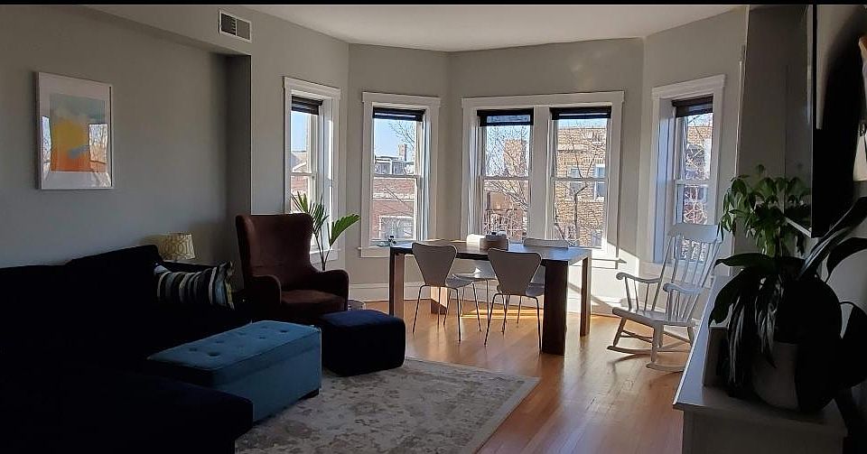 1st image of 1473 W Catalpa Ave #3F