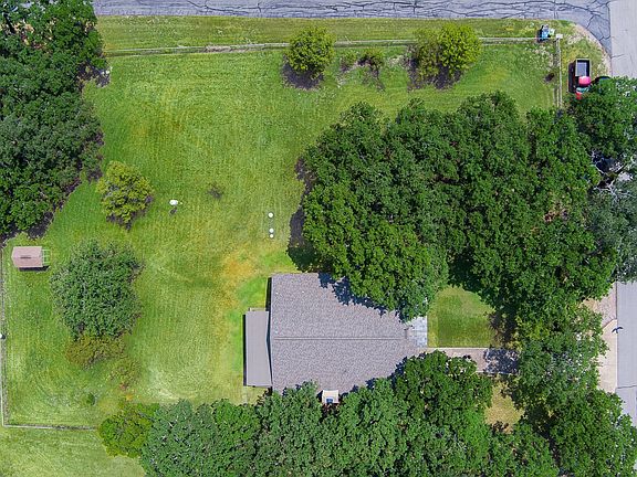 5th image of 703 Robin Ln