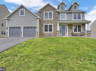 66 Stella Dr, Sinking Spring, PA 19608