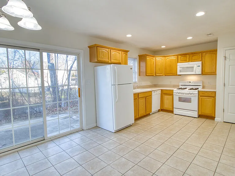 19 Berkshire Ln #101 — Photo 12
