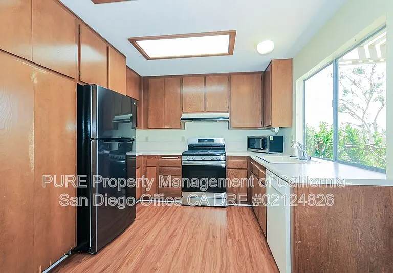 6386 Amberly St — Photo 8