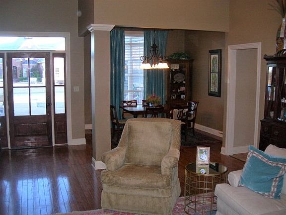4th image of 2401 Malmaison St
