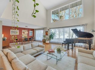 566 Faletti Way, River Vale Twp., NJ 07675