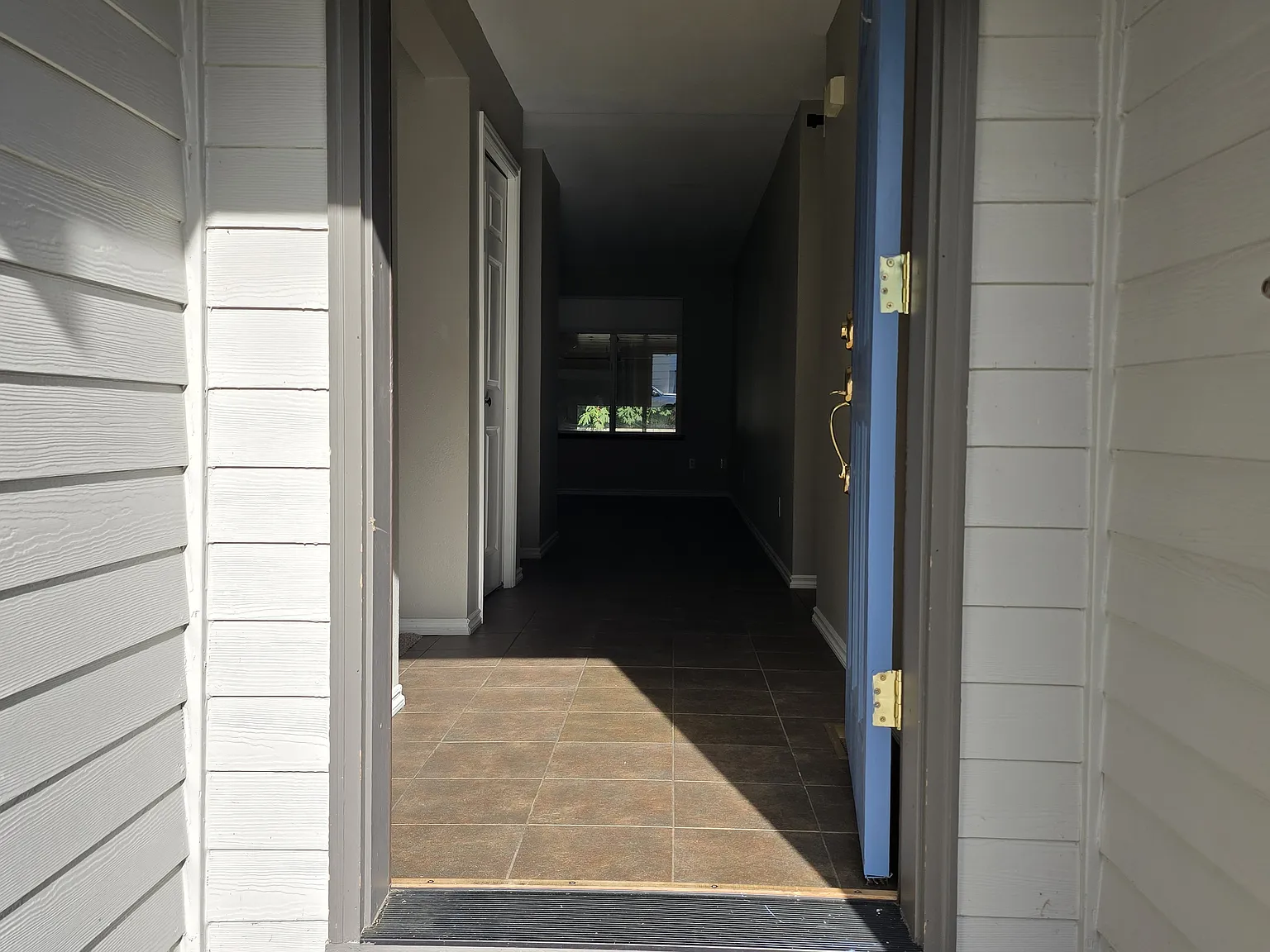 3 bed, 1417 sqft, $3,350 — Photo 2