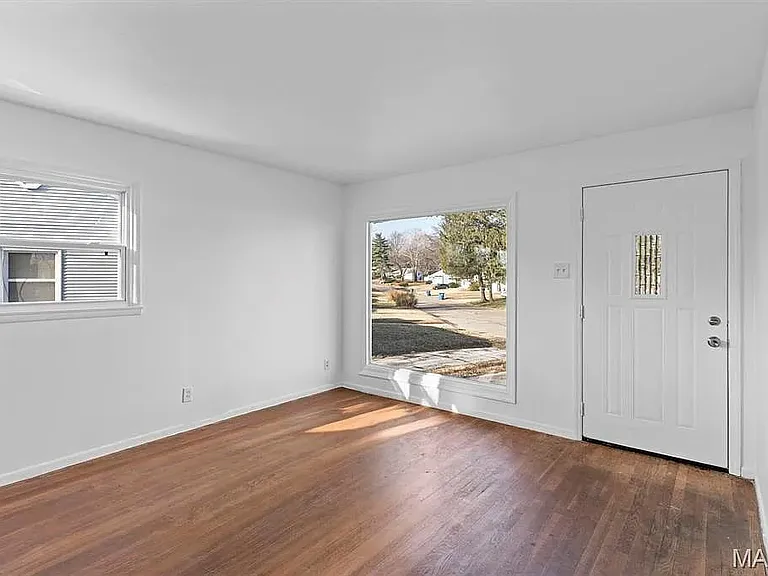 10500 Prestwick Dr — Photo 2