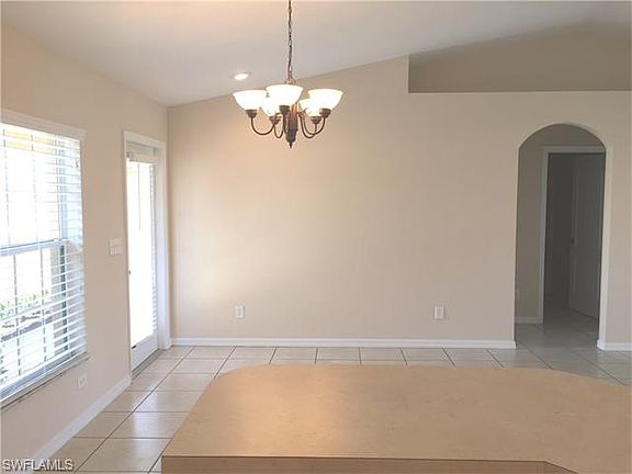 4th image of 925 NE 4th Pl