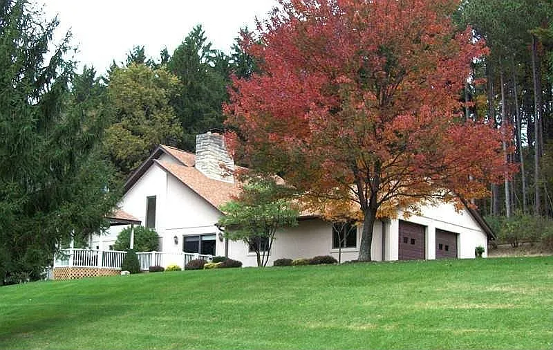 180 Fairfield Dr photo 1