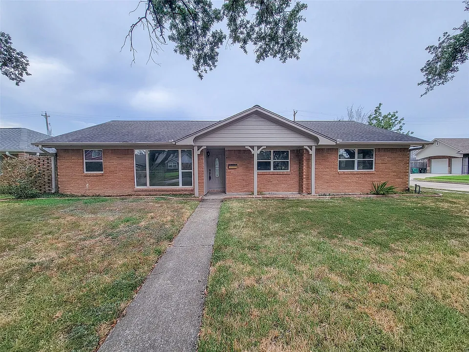 2403 Willowby Dr