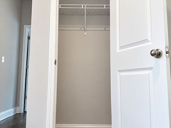 3rd image of 4472 Rivercliffs Way