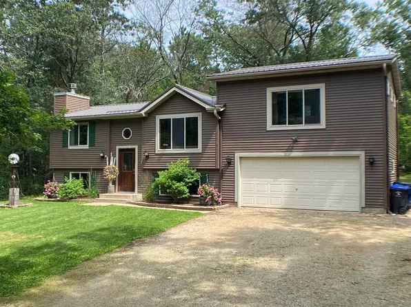 N6974 Loon Lake Dr, Shawano, WI 54166