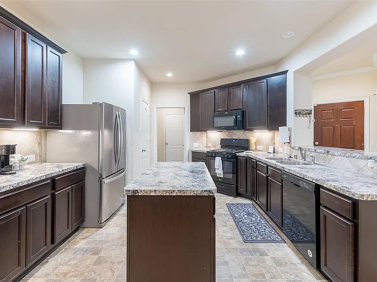 11413 Hackmatack Way — Photo 9