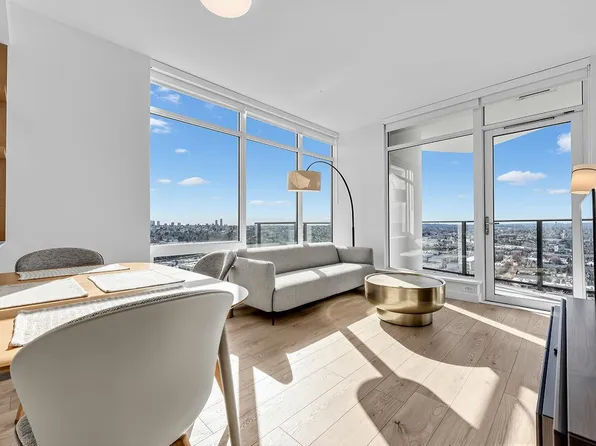 2181 Madison Ave #3202, Burnaby, BC V5C 0N4